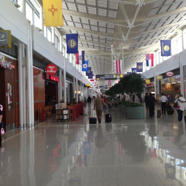 4/22/2013 tarihinde Kevin M.ziyaretçi tarafından Washington Dulles International Airport (IAD)'de çekilen fotoğraf