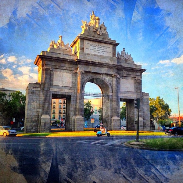 Puerta de Toledo Monument / Landmark in El Rastro