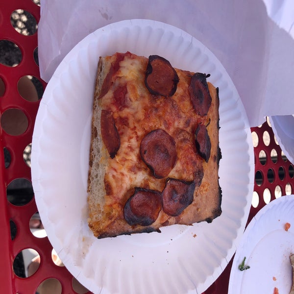 Foto tirada no(a) Home Slice Pizza por Chris W. em 10/11/2021