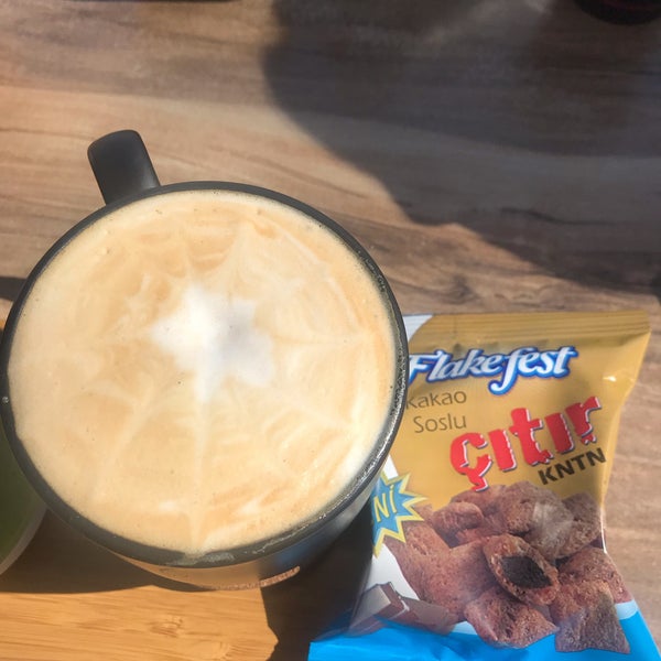 Foto tirada no(a) Pheru Coffee and Tea Shop por Necla U. em 3/21/2019