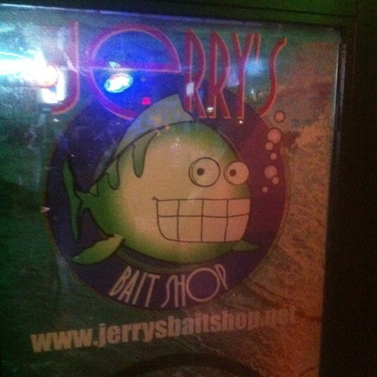รูปภาพถ่ายที่ Jerry&#39;s Bait Shop โดย Marko H. เมื่อ 11/6/2012