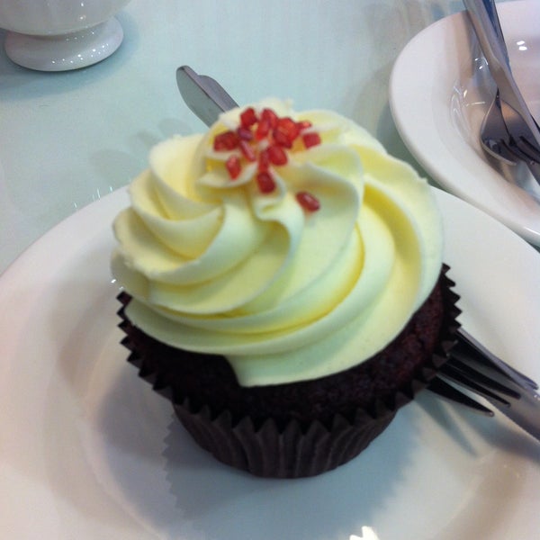 รูปภาพถ่ายที่ Very Cupcake Tunalı โดย Birgül A. เมื่อ 4/20/2013