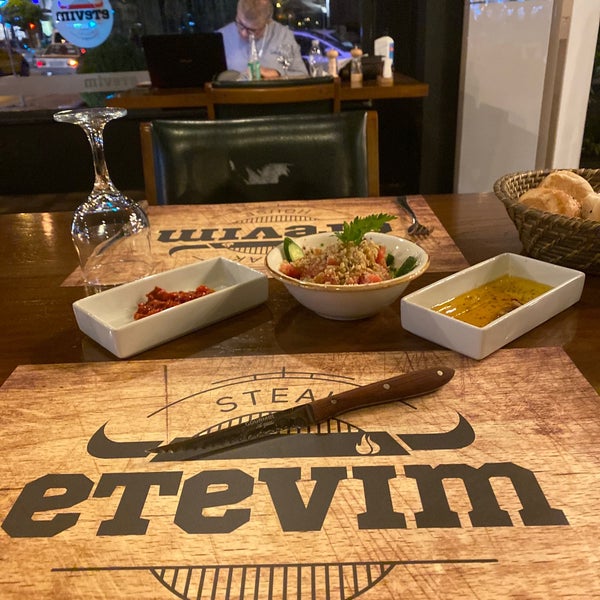 Foto tomada en Etevim Steakhouse  por Fırat B. el 10/5/2021