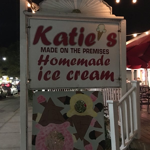 รูปภาพถ่ายที่ Katie&#39;s Homemade Ice Cream โดย Gary R. เมื่อ 8/17/2016