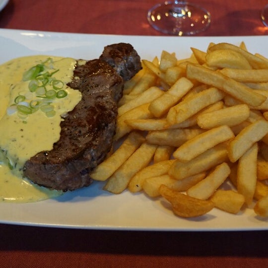 รูปภาพถ่ายที่ Brasserie Meat Me โดย Miguel D. เมื่อ 8/13/2014