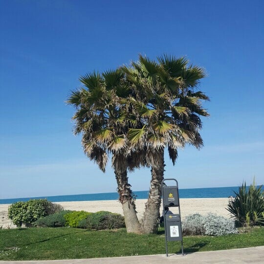 Foto tirada no(a) Raphael Beach ristorante e spiaggia por Adina D. em 4/21/2016