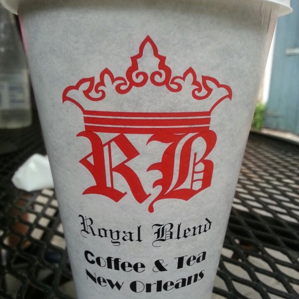 Foto scattata a Royal Blend Coffee &amp; Tea House da James A. il 3/22/2013