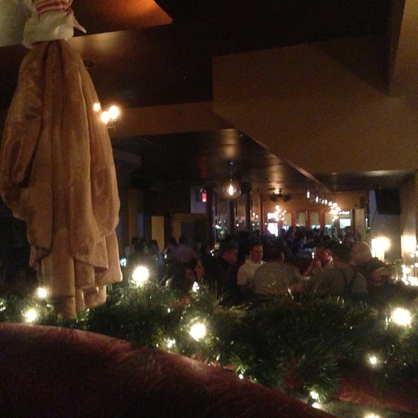 Foto diambil di The Uptown Restaurant &amp; Bar oleh Dani Y. pada 1/20/2013