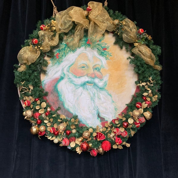 Foto diambil di The Great Dickens Christmas Fair oleh Dani Y. pada 12/1/2019