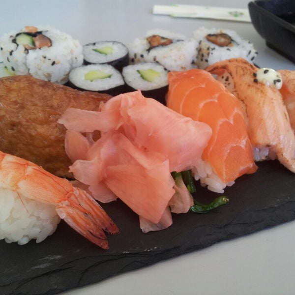 Photo taken at Sushi&#39;N&#39;Roll by Johanna K. on 3/15/2013