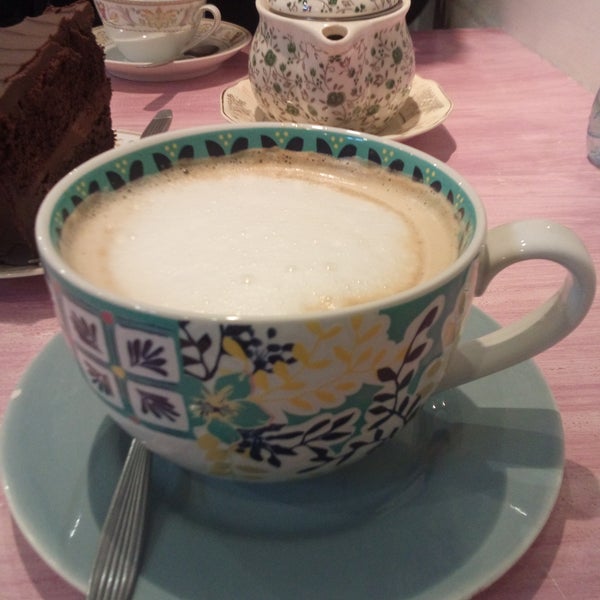 Cafe con leche enorme! Recomendable!