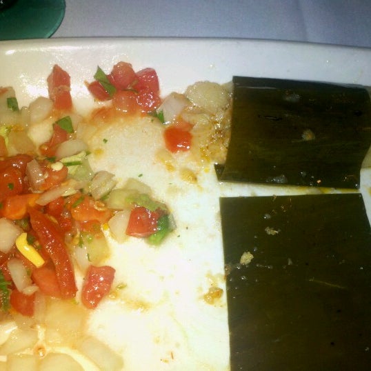 Foto scattata a El Golfo Restaurant da Tonya G. il 11/9/2012