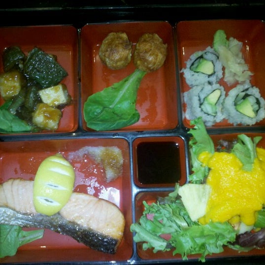 Photo prise au Sushi Damo par Tonya G. le11/9/2012
