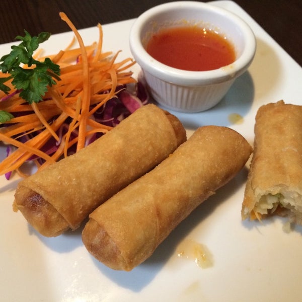 Photo taken at Charm Thai Restaurant by Tonya G. on 9/23/2014