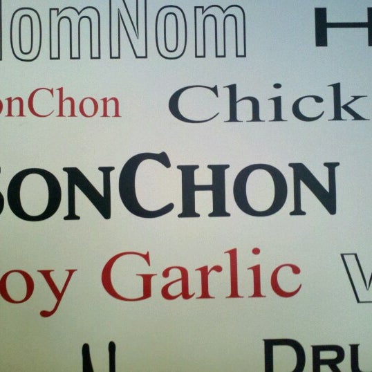 รูปภาพถ่ายที่ Bonchon Chicken โดย Tonya G. เมื่อ 2/8/2013