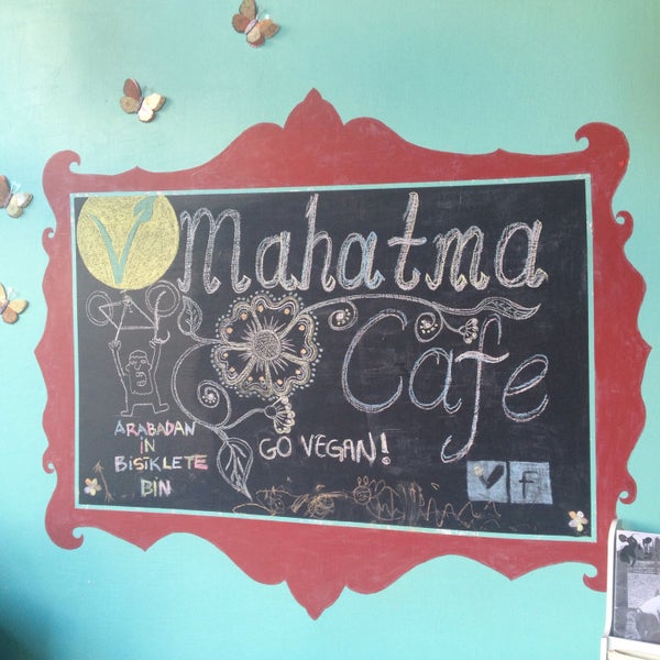 รูปภาพถ่ายที่ Mahatma Cafe โดย Ufuk S. เมื่อ 12/25/2014