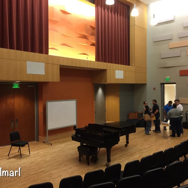 Foto diambil di Conservatorio de Música de Puerto Rico oleh Zelma pada 10/14/2015