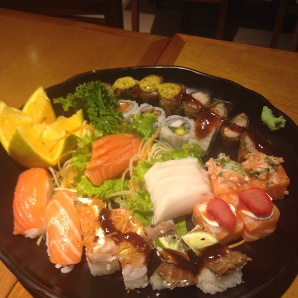 Photo taken at Itoshii sushi by Renata B. on 6/25/2016