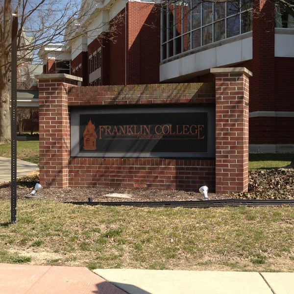 รูปภาพถ่ายที่ Franklin College โดย Michael L. เมื่อ 4/5/2013