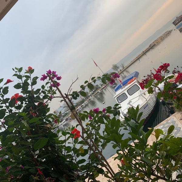 Foto scattata a Halit Balık Restoran da Deniz il 11/13/2019