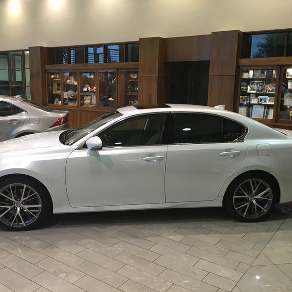 รูปภาพถ่ายที่ Lexus of Austin โดย Brian M. เมื่อ 3/18/2016