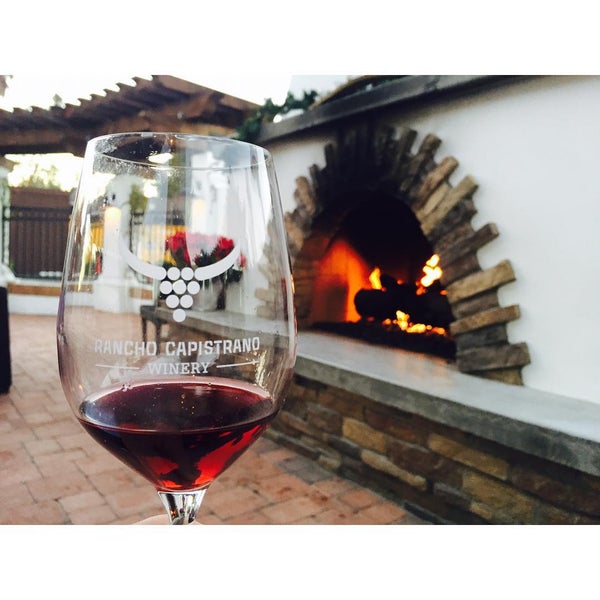 Foto diambil di Rancho Capistrano Winery oleh Kelsey C. pada 12/18/2015