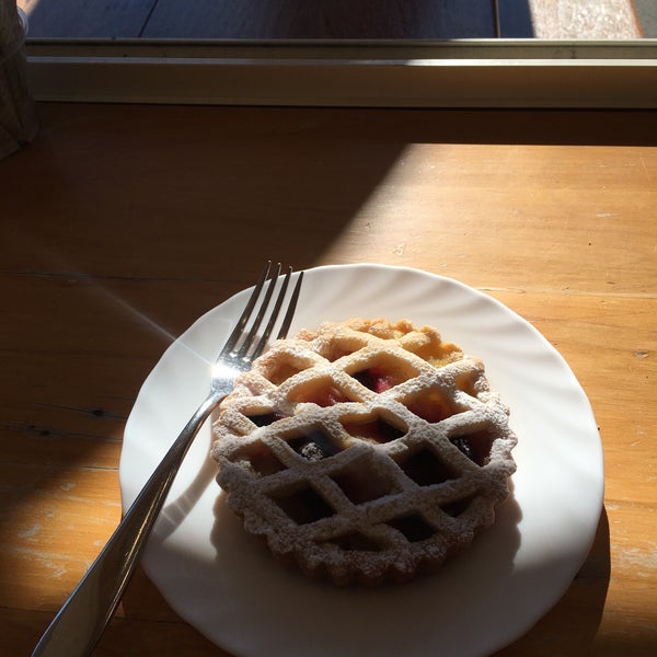 Berry bakery. Berry bakery. Taim israel bistro bakery. Пицца с сыром вид сверху. Berry bakery новосибирск.