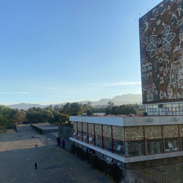 Снимок сделан в UNAM Facultad de Filosofía y Letras пользователем Omar G. 2/14/2023