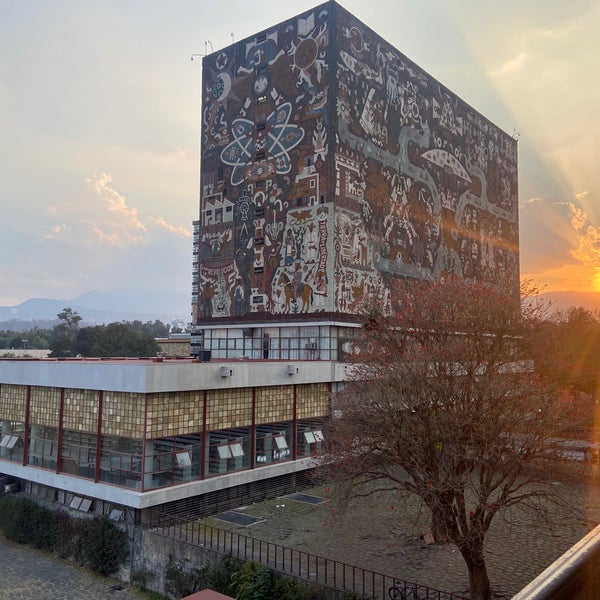 Снимок сделан в UNAM Facultad de Filosofía y Letras пользователем Omar G. 2/9/2023