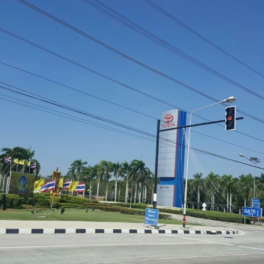 Photo taken at บริษัท โตโยต้า มอเตอร์ ประเทศไทย จำกัด - โรงงานประกอบรถยนต์บ้านโพธิ์ (Toyota Motor Thailand Co.,Ltd. - Ban Pho Plant) by TUM เด็กผี 💯% on 12/28/2015