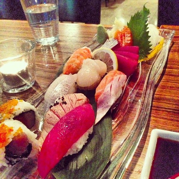 4/25/2013 tarihinde Jennifer L.ziyaretçi tarafından Fuku Japanese Restaurant'de çekilen fotoğraf