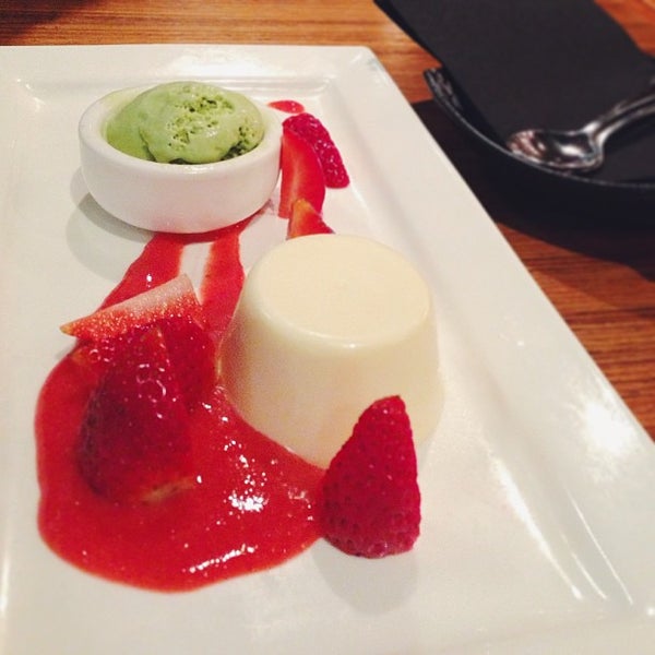 6/14/2013 tarihinde Jennifer L.ziyaretçi tarafından Fuku Japanese Restaurant'de çekilen fotoğraf