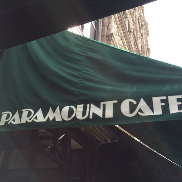 9/28/2015 tarihinde Eric O.ziyaretçi tarafından Paramount Cafe'de çekilen fotoğraf