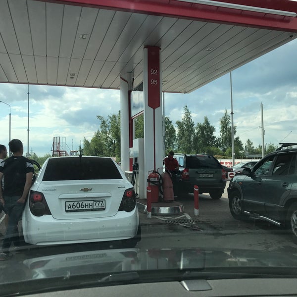 Заправка ирбис самара. Продукты на заправке. Роснефть азс еда. Фаст фуд на азс. Азс автомат.