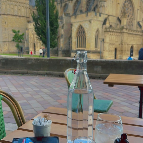 รูปภาพถ่ายที่ Exeter Cathedral โดย Talal ✈️ เมื่อ 7/23/2023