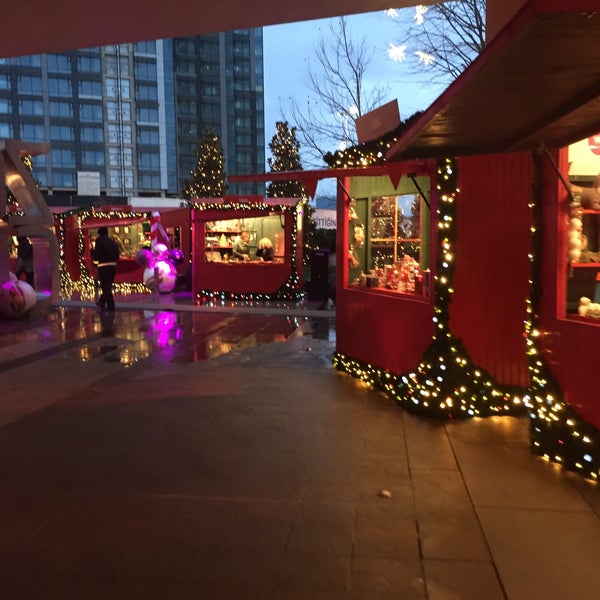 Zorlu Center Yeni Yil Koyu Artik Kapali Alisveris Meydani Da Fotograflar