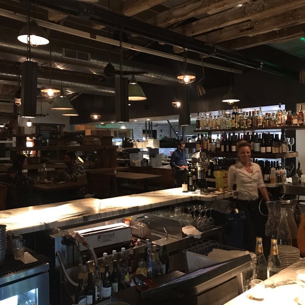 9/25/2018 tarihinde Peter K.ziyaretçi tarafından Barcelona Wine Bar RiNo'de çekilen fotoğraf