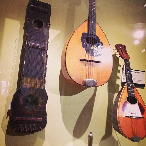 5/24/2014 tarihinde Aileen H.ziyaretçi tarafından Museum of Making Music'de çekilen fotoğraf