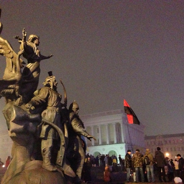 11/23/2013에 Evgeniy K.님이 Євромайдан에서 찍은 사진