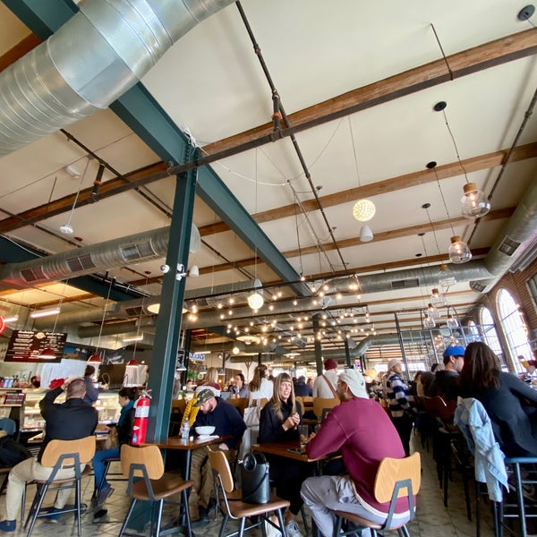 Foto scattata a The Denver Central Market da Jason il 3/16/2022