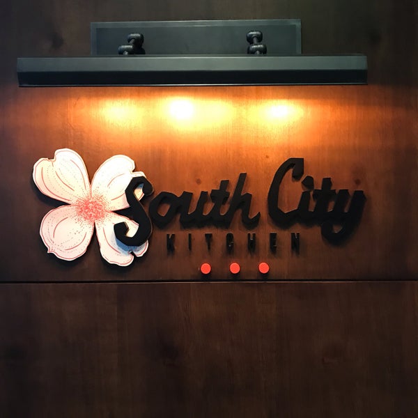 Foto diambil di South City Kitchen oleh Jason pada 3/22/2019