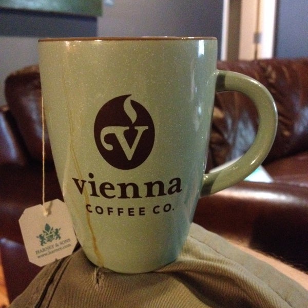 รูปภาพถ่ายที่ Vienna Coffee House โดย Jason เมื่อ 6/20/2014
