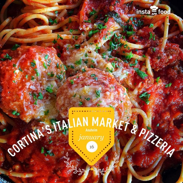รูปภาพถ่ายที่ Cortina&#39;s Italian Market &amp; Pizzeria โดย Onassis Y. เมื่อ 1/16/2016
