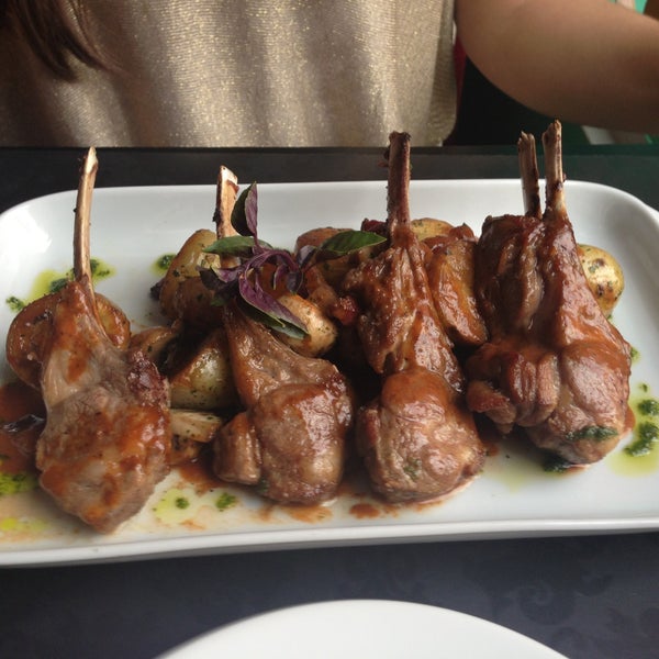 5/5/2013 tarihinde Gustavo L.ziyaretçi tarafından Restaurante Almodovar'de çekilen fotoğraf