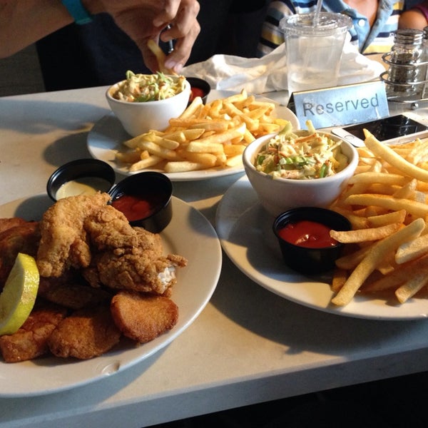 The Fried Seafood Platter is real good here. Love the fried scallops. Definitely worth what I paid for my meal.