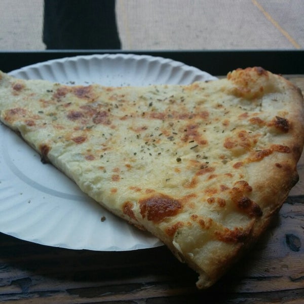 6/23/2014にTerence K.がRoebling Pizzaで撮った写真