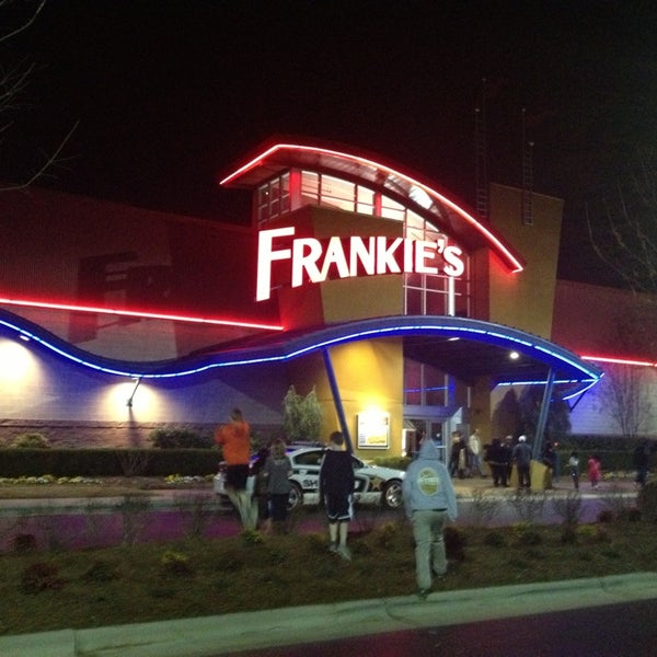 Foto scattata a Frankie&#39;s Fun Park da Melonie M. il 3/10/2013