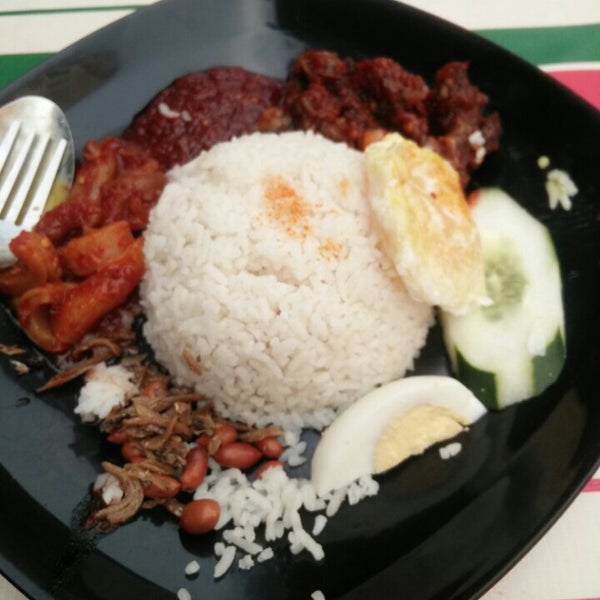 Gee Syed Nasi Lemak Kukus Restaurant Malais A Bukit Jalil