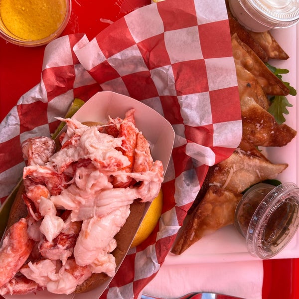 Claws Seafood Restaurant in Rockland