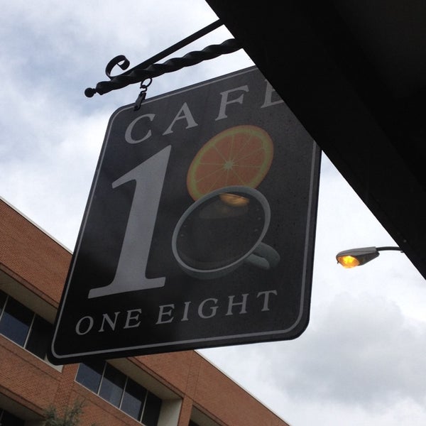 4/14/2014 tarihinde Kristine N.ziyaretçi tarafından Cafe One Eight'de çekilen fotoğraf